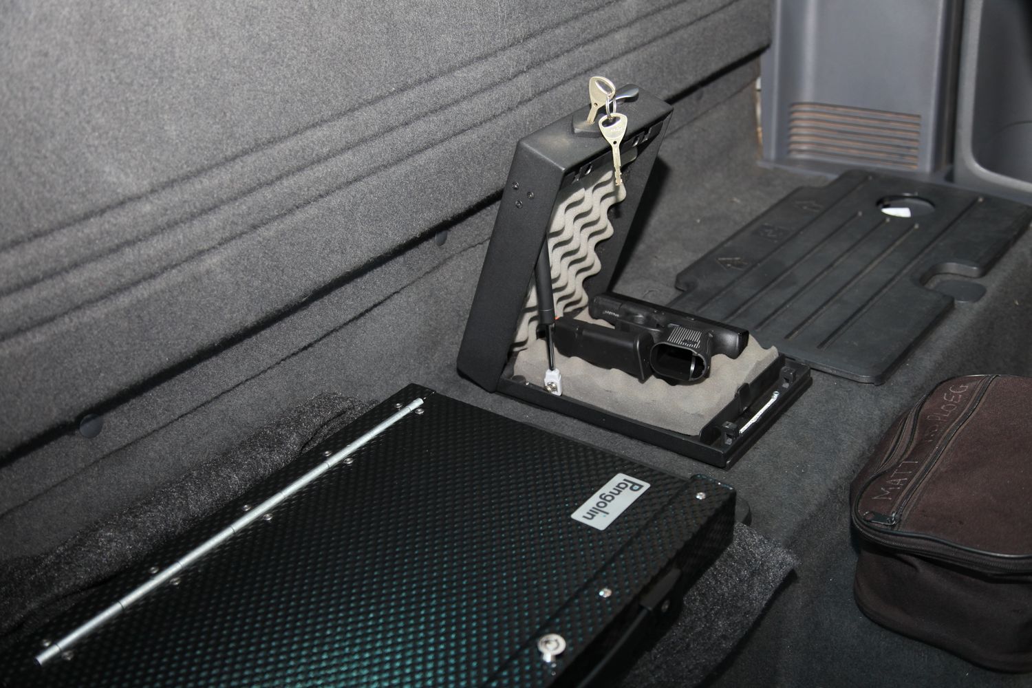 pangolin 180d series vehicle vault incl dock