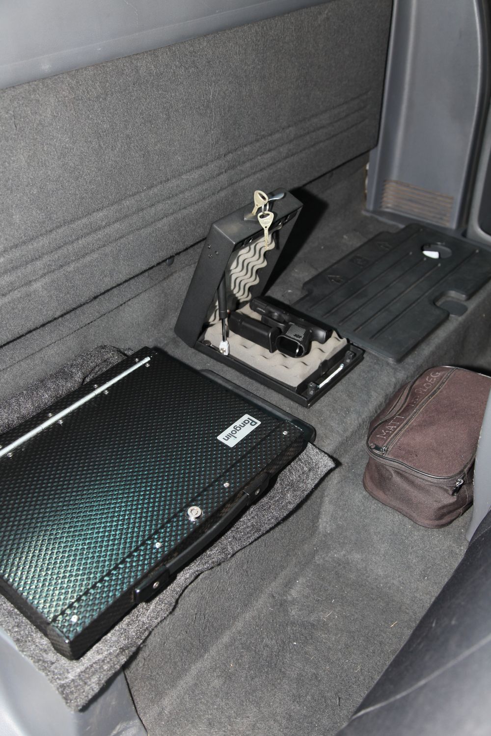 pangolin 180d series vehicle vault incl dock